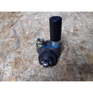 Fuel pump (left) JM404 -