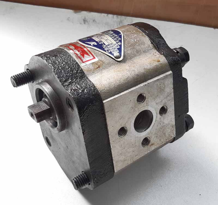Gear pump for hydraulic circuit CBN310L (flat shaft, oval platform) TY240 / 244