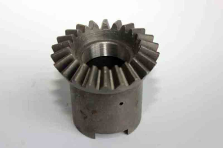 The gear of the left semi-axis bevel. 22 teeth for the XT120 mini tractor